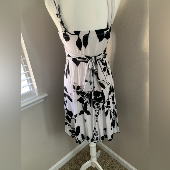 “Speechless” white w/ black floral dress - Picture 2 of 3